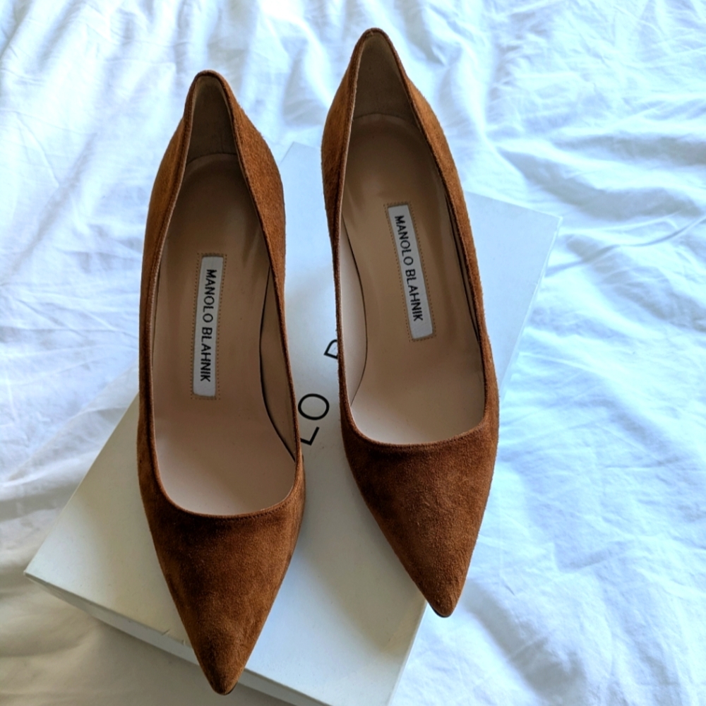 Manolo Blahnik cognac suede kittel heels